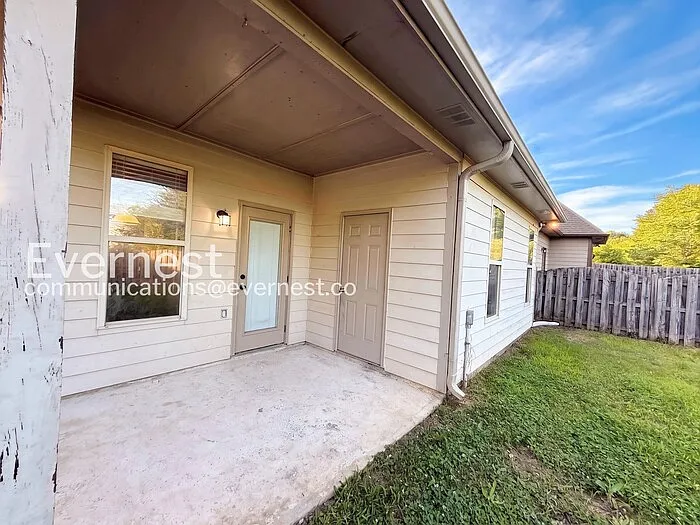 1136 Washington Dr — Photo 17