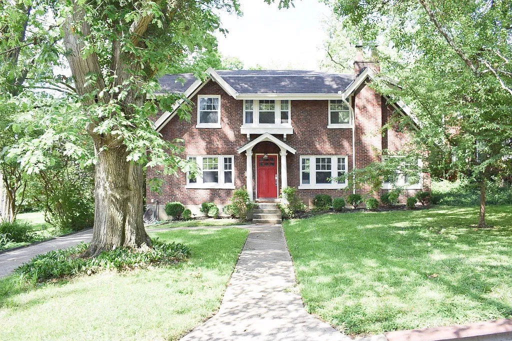 4 bed, 2.5 bath, 2500 sqft, $3,200 — Photo 1