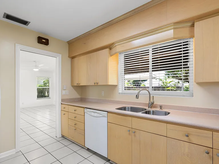 360 Palmetto St — Photo 19