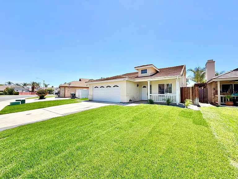 27071 School Park Dr — Photo 2
