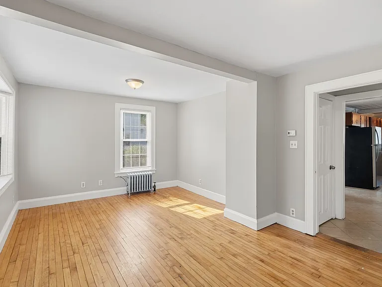 420 Britton St — Photo 11