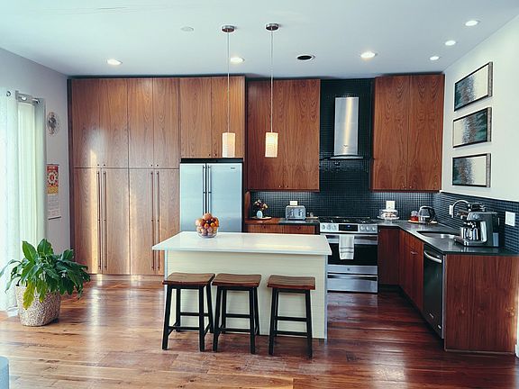 4th image of 2100 N 73rd Ct