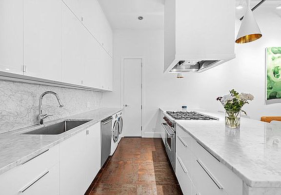 4th image of 60 Collister St APT 1B