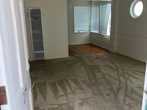 4th image of 214 Manhattan Ave
