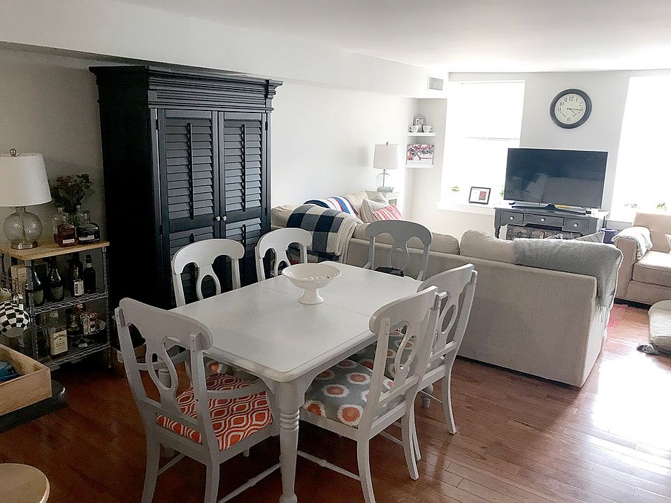 3K - Living/Dining Area
