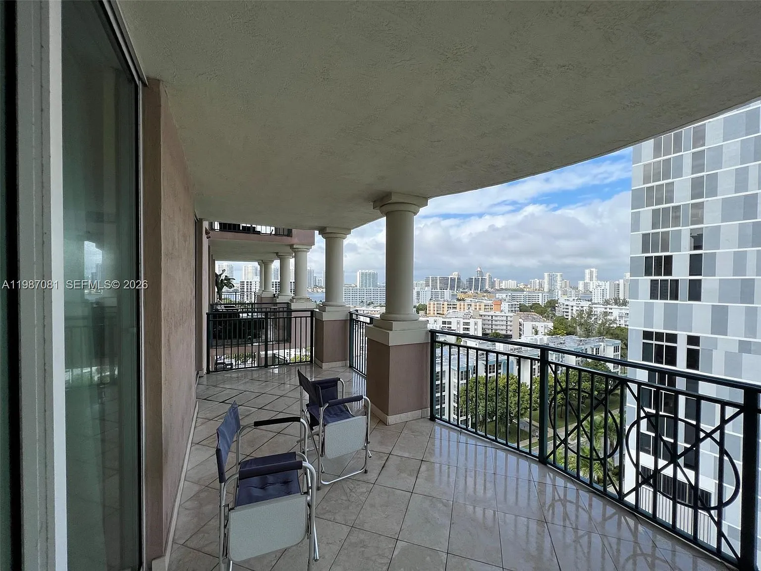 King David Of Sunny Isles — Photo 3