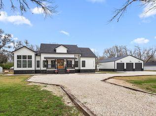 36734 Stirrup Rd, Wallis, TX 77485