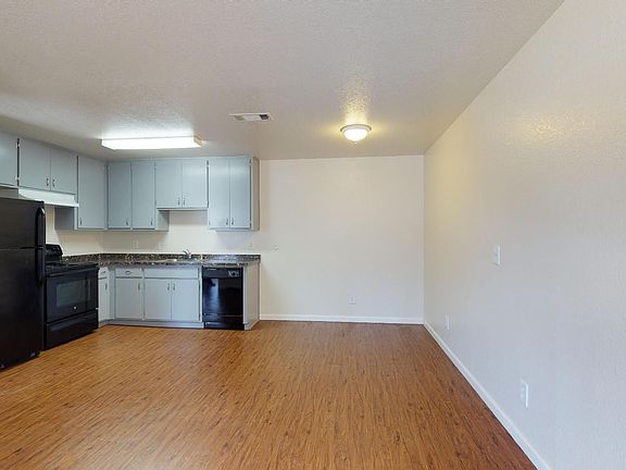 5th image of 5323 Carrington Cir APT 32