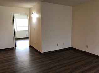 1185 Lewis St APT 202, Kingsburg, CA 93631