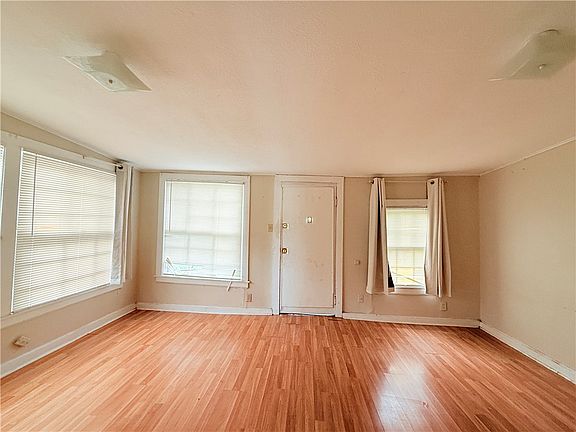 2nd image of 809 Cook