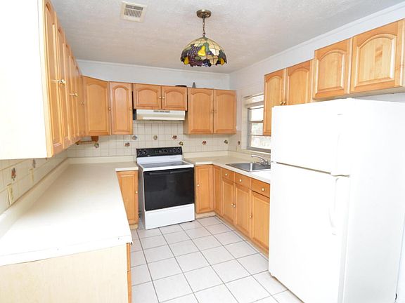 4th image of 5516 Commonwealth Ave