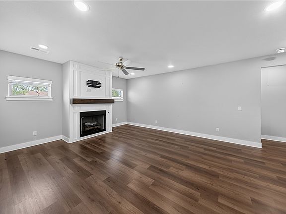 5th image of 2204 Riggins Ave