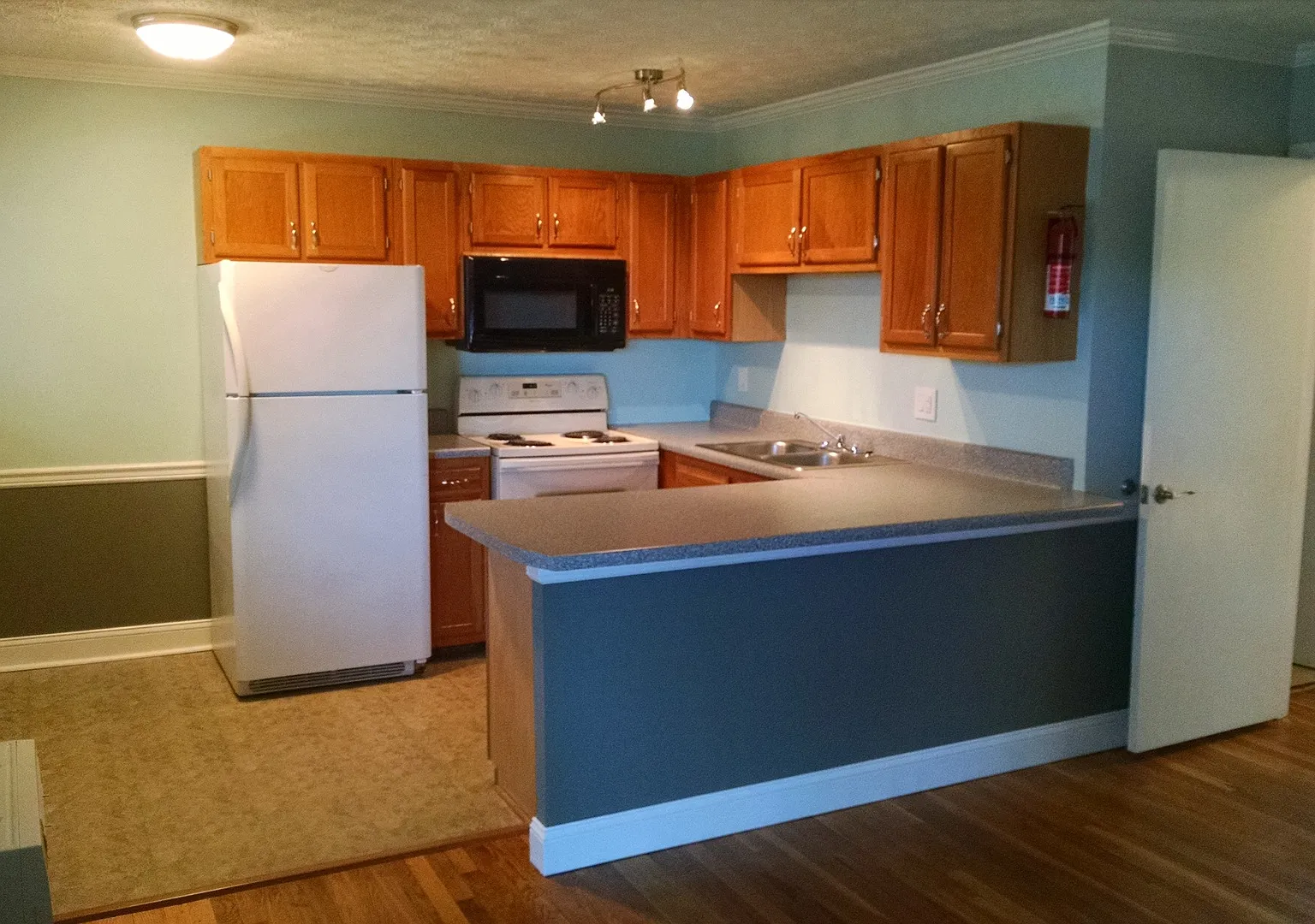 Waitlist for Aug2027Jul2028 Now Open! |2BR/1BA Condo Near UTK | Parking & Pool — Photo 2
