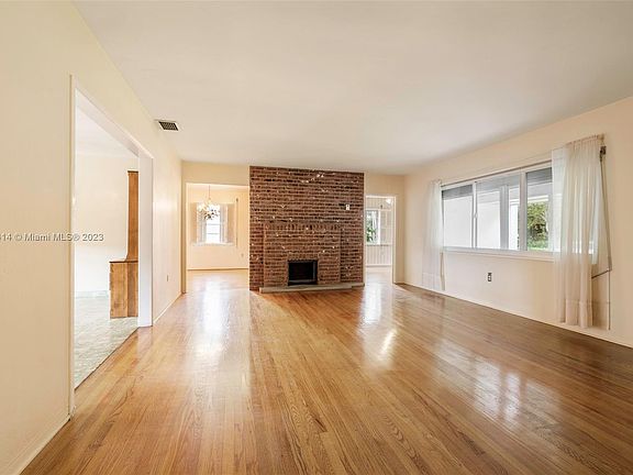 5th image of 466 NE 101st St