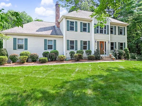 8 Vincent Rd, Mendon, MA 01756