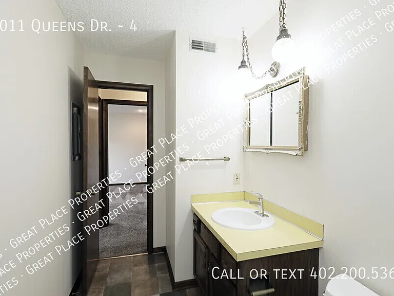 6011 Queens Dr #4 — Photo 22