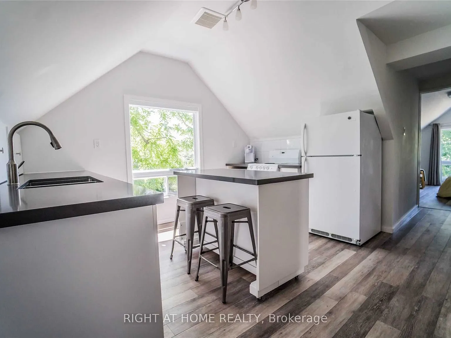 1 bed, $3,500 — Photo 3
