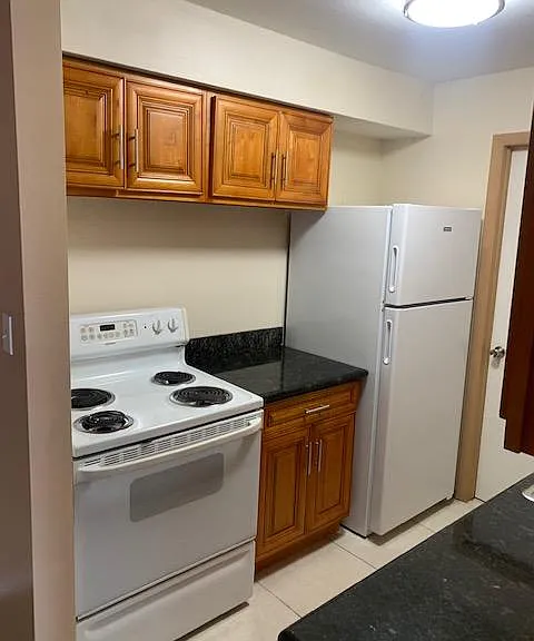 Royal Oak Condominiums — Photo 22