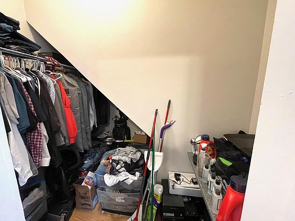4th image of 1613 W Pierce Ave #1