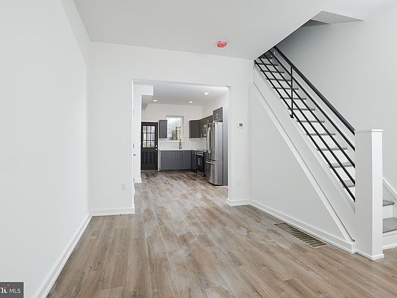 5th image of 2616 N Hollywood St