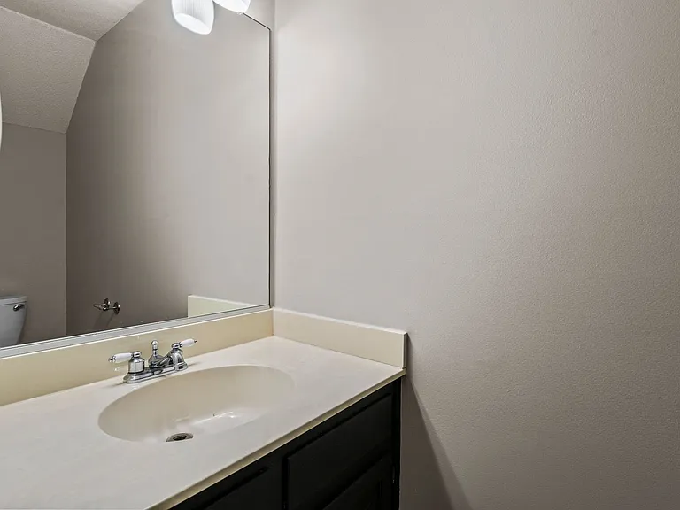 5624 Darrow Dr — Photo 13