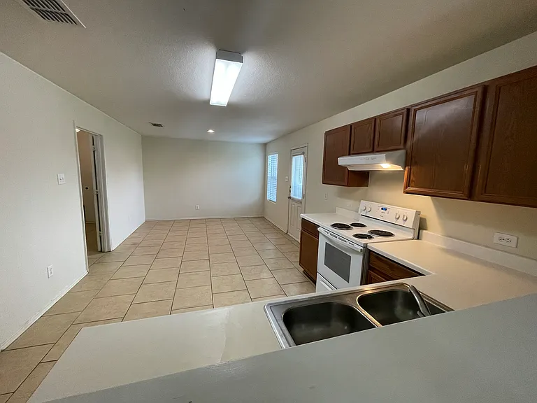 1421 Puerto Lago Dr — Photo 5