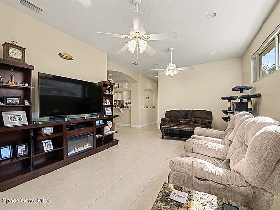 5th image of 564 Casa Bella Dr #1601