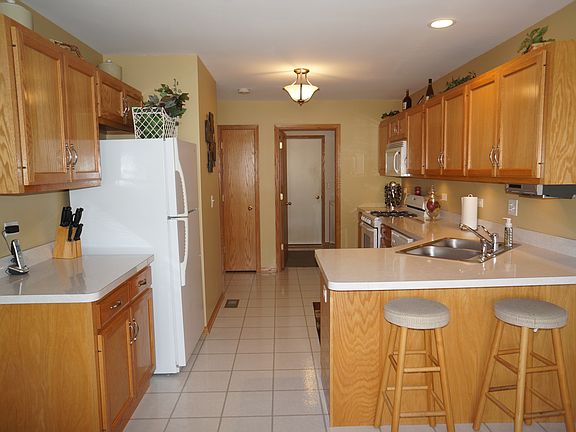 3rd image of 8242 W Auburn Ln