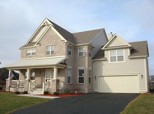 681 Sennett St, Batavia, IL 60510