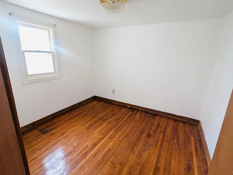 A charming 3-bedroom, 1-bathroom in Maple Heights — Photo 7