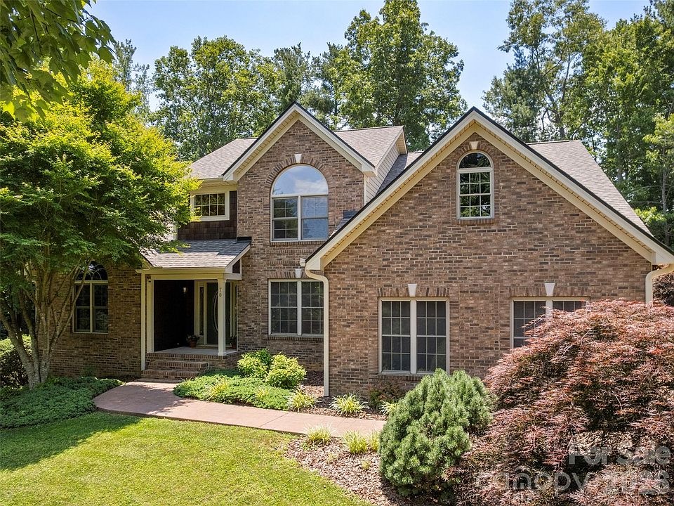 1st image of 70 Ashley Woods Dr