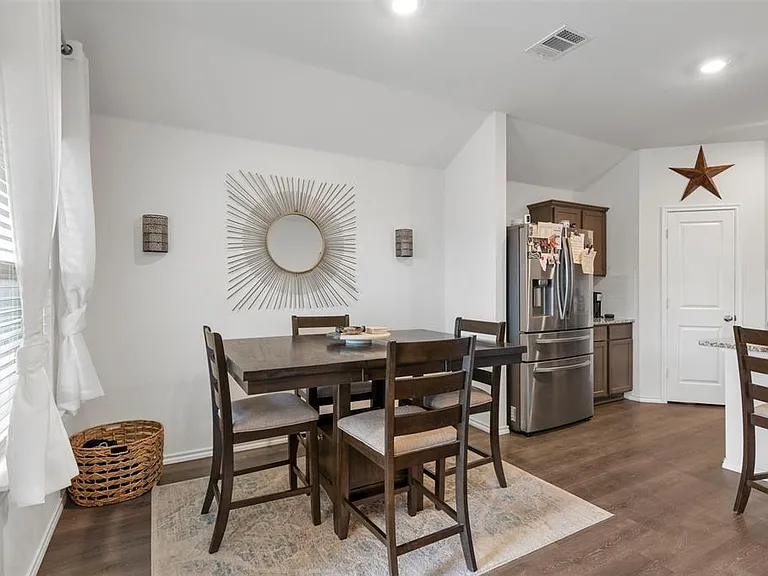 1304 Lowhill Dr — Photo 12