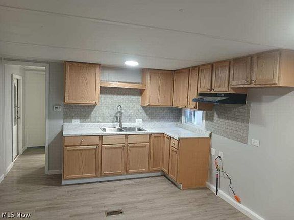 5th image of 41 Hyland Dr
