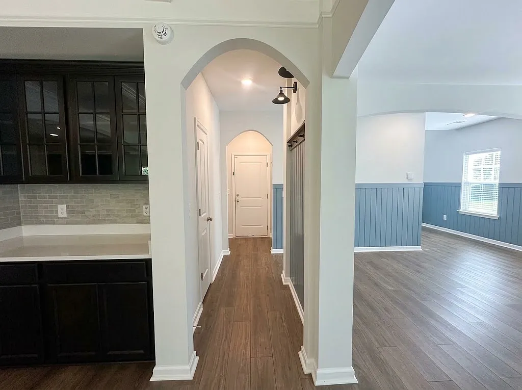 5 bed, 3280 sqft, $3,200 — Photo 4