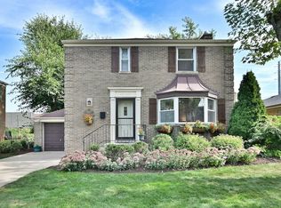 593 S Edgewood Ave, Elmhurst, IL 60126