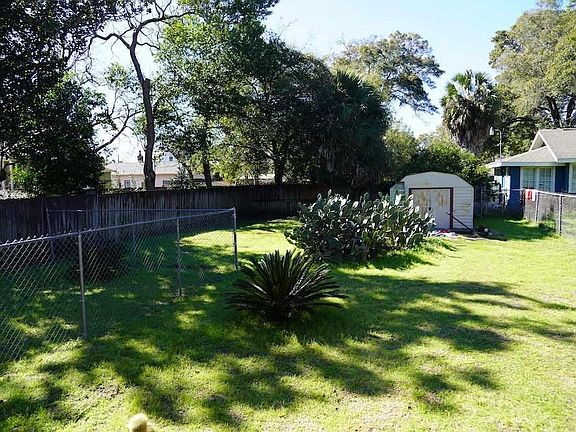3rd image of 113 N Devilliers St