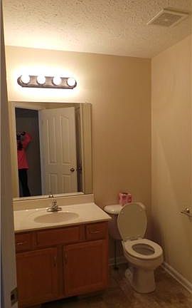 5th image of 418 River Heights Dr