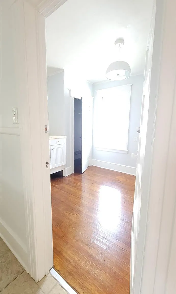 3 bed, 1.0 bath, 990 sqft, $2,000 — Photo 4