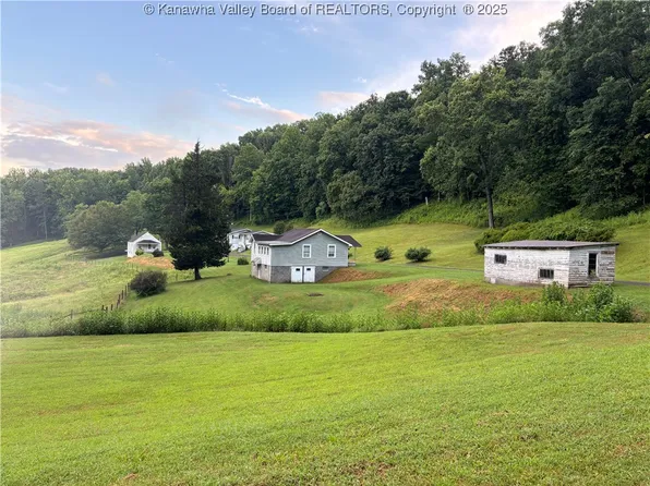 609 Rockcrest Dr, South Charleston, WV 25309