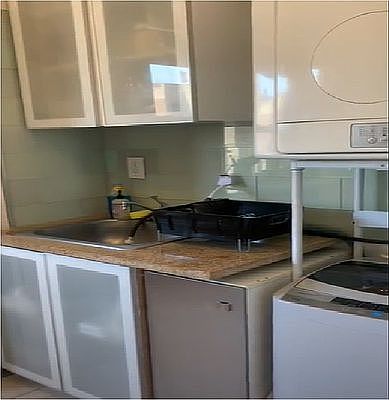 5th image of 211 E Broadway