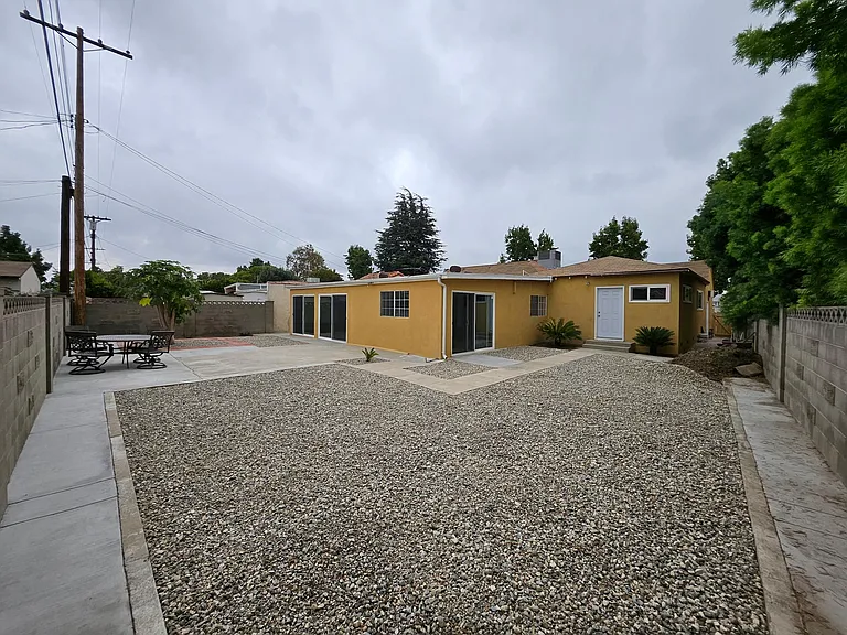 1417 N Evergreen St — Photo 23