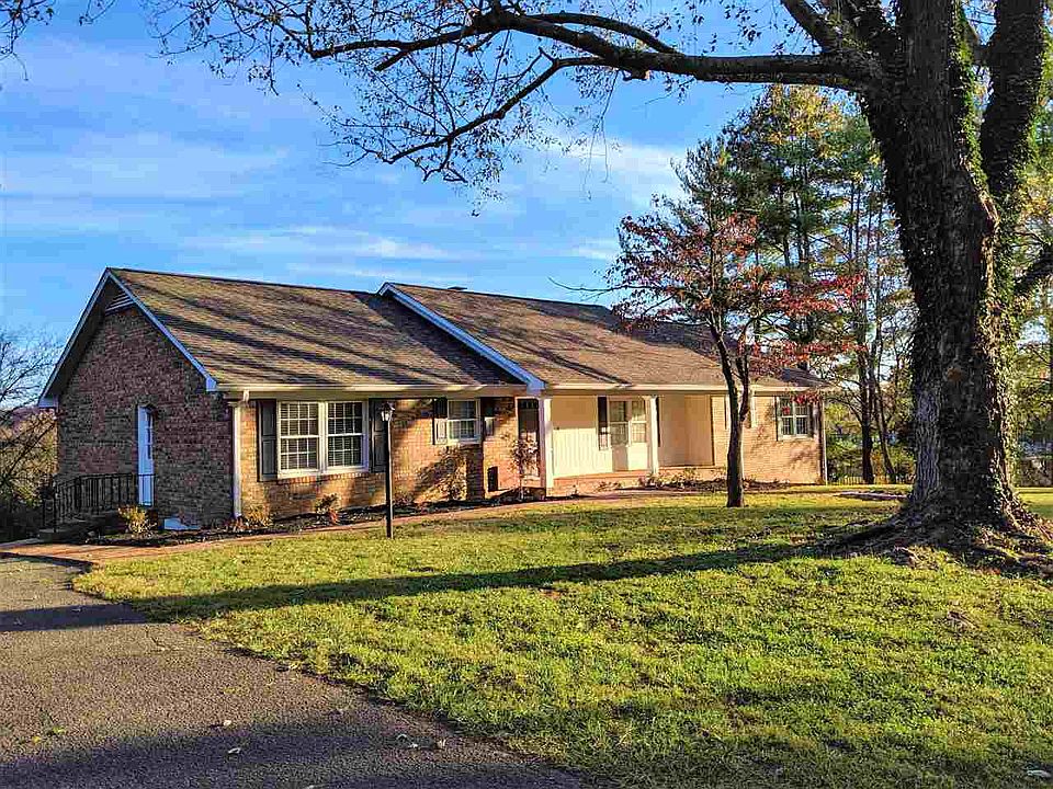 1st image of 915 Pinecrest Dr