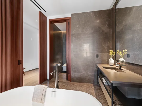 730 Fifth Avenue image 17 of 46