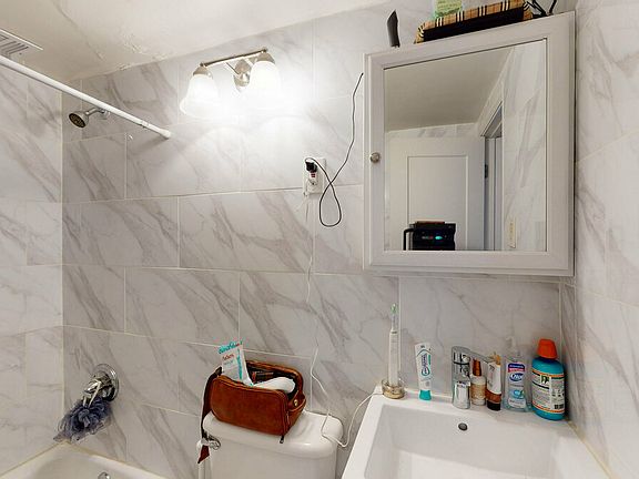 5th image of 54 W 85th St APT 1B