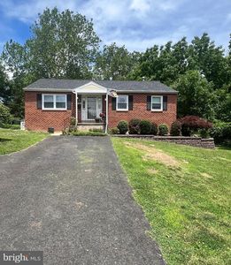 703 W County Line Rd, Warminster, PA, 18974