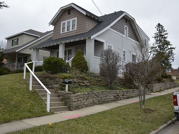 2nd image of 850 Emerald Ave NE