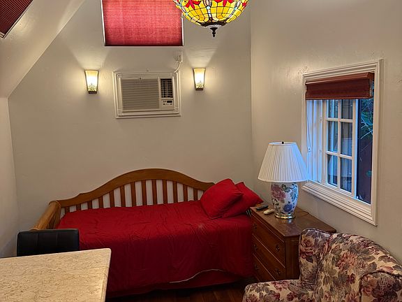 4th image of 312 Crest Dr