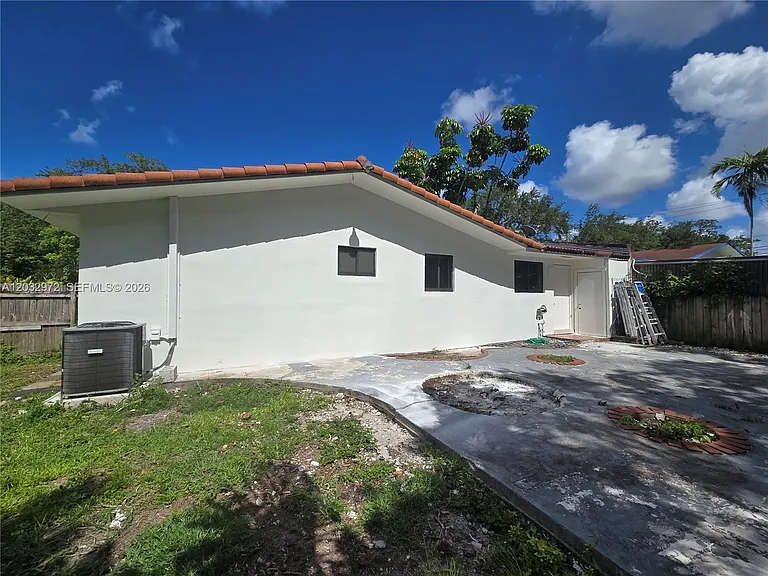 13100 NE 3rd Ct — Photo 4