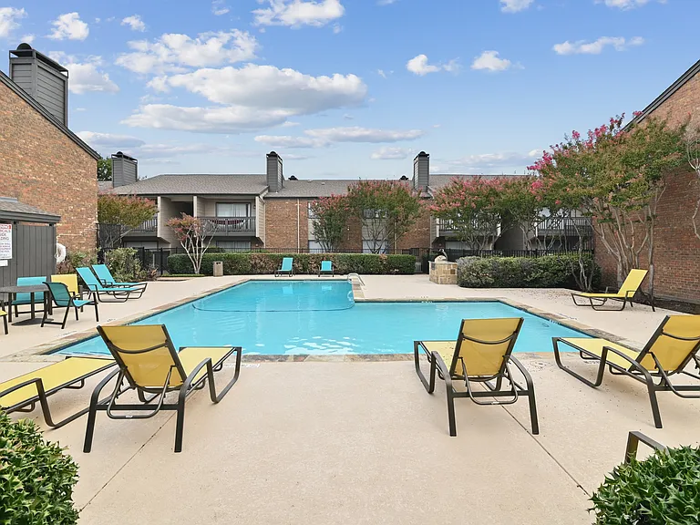 Davenport Apartments — Photo 31