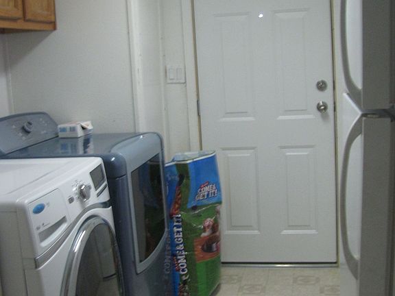 laundry room w/pantry 